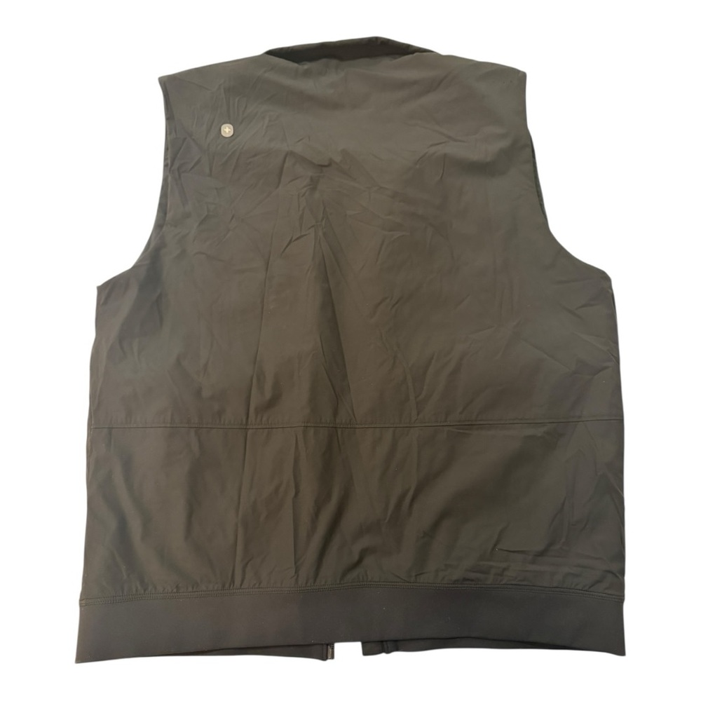 FIGS On-Shift Float Bomber Vest - image 8